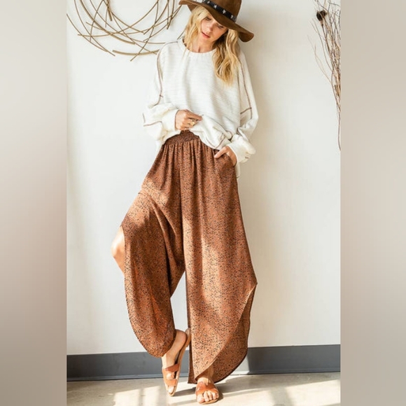 Bucketlist Smocking Waist Band Pants w/ Diagonal Cut Details - Size: Small - Picture 8 of 8